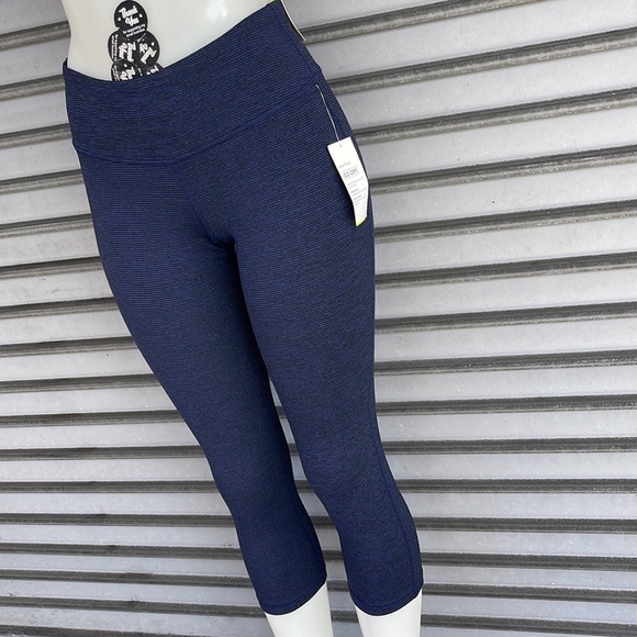 Old Navy Crop Active Legging Size M - Picture 5 of 12